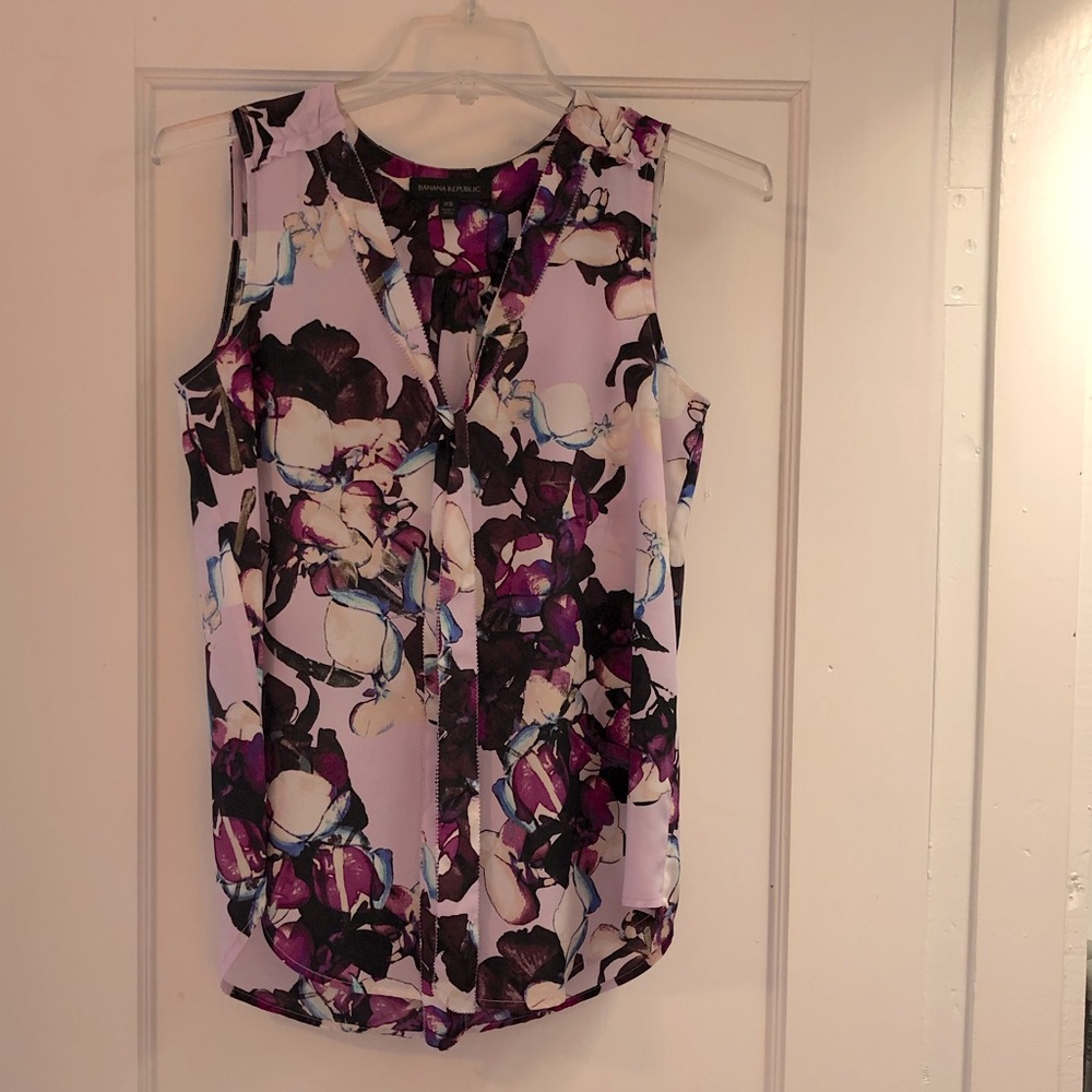 Banana republic XS sleeveless blouse w/front tie.